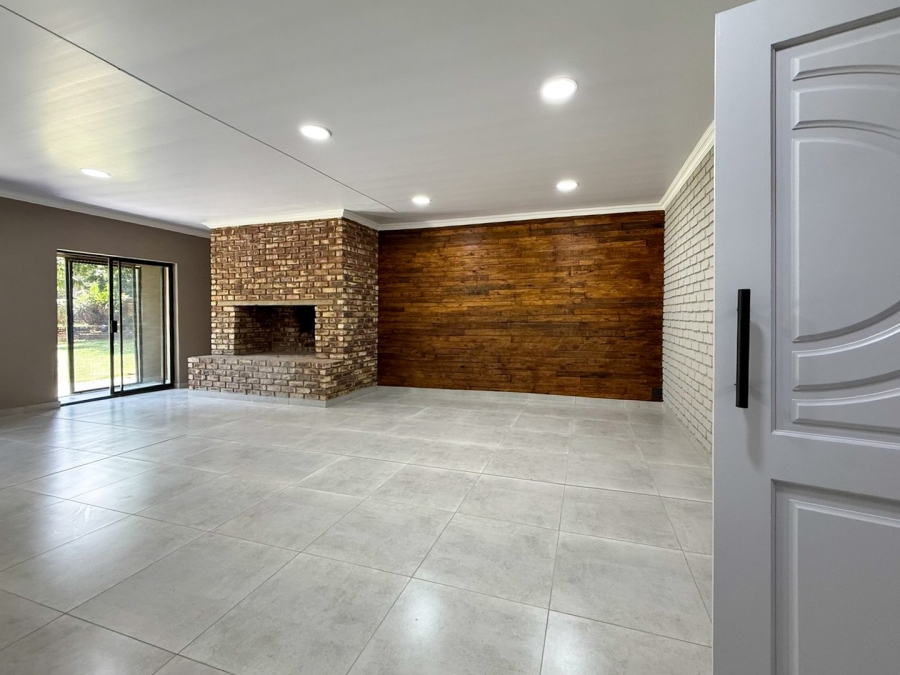 5 Bedroom Property for Sale in Irene Park North West